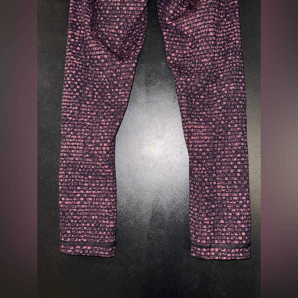 Lululemon Leggings in Pink & Black Pattern, Size 4 - Picture 7 of 8